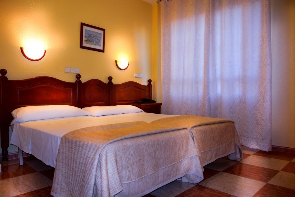 Hotel Sevilla Almería Oda fotoğraf